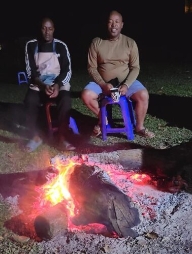 When darkness falls, the safari becomes personal. No walls, no noise — just firelight, quiet voices, and wild Africa beyond the glow.